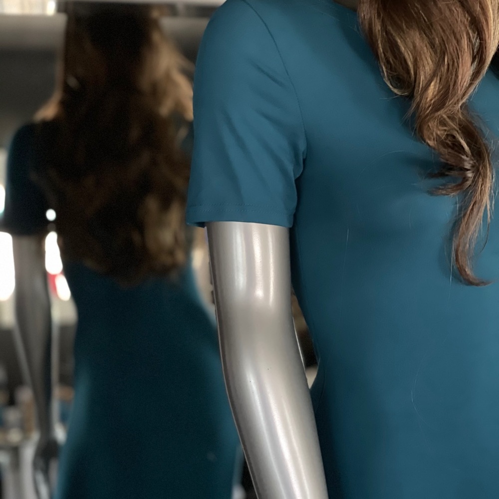 Pre-loved fitted midi dress w/ short sleeves - Picture 6 of 9